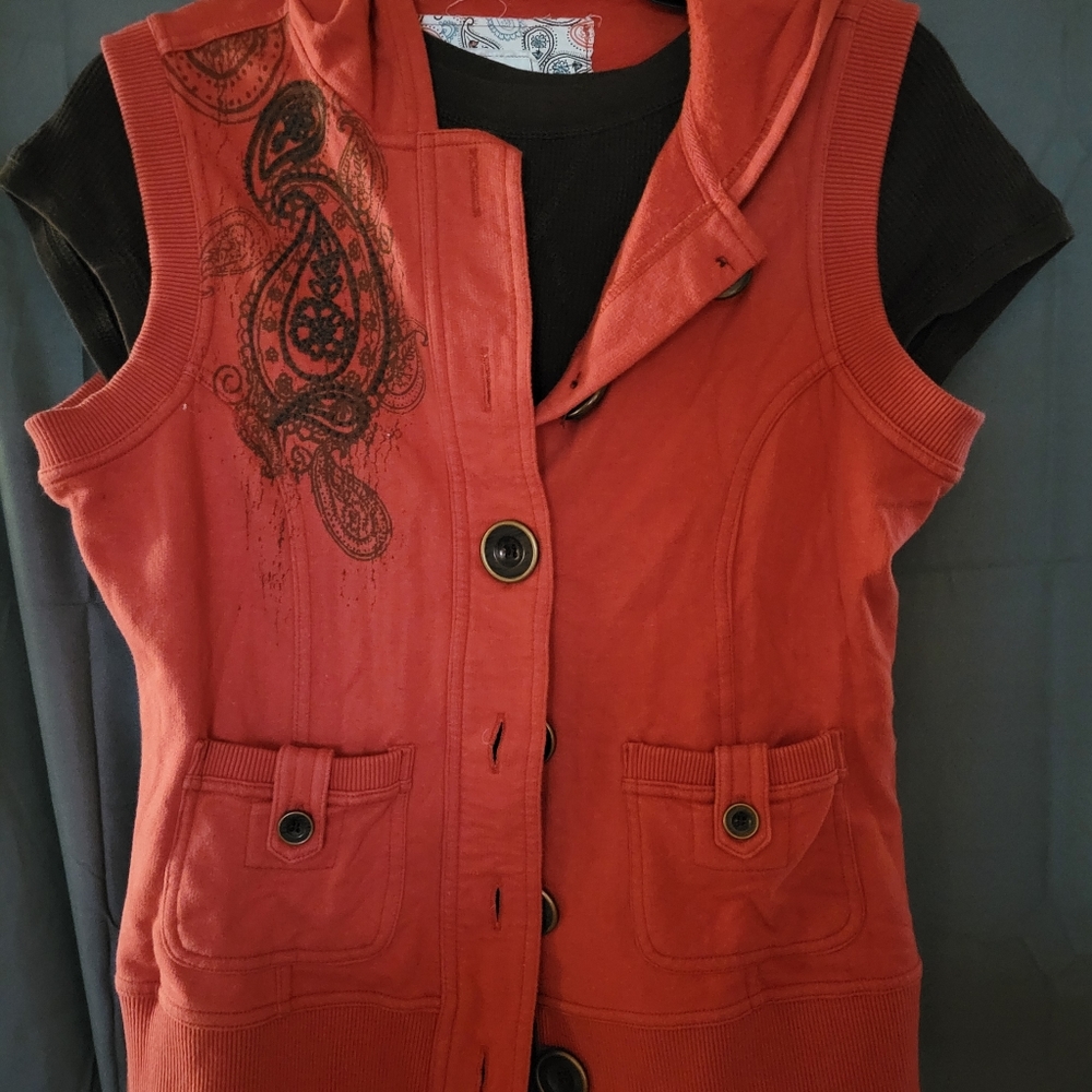 Medium Maurices Orange Hooded Vest with Brown top